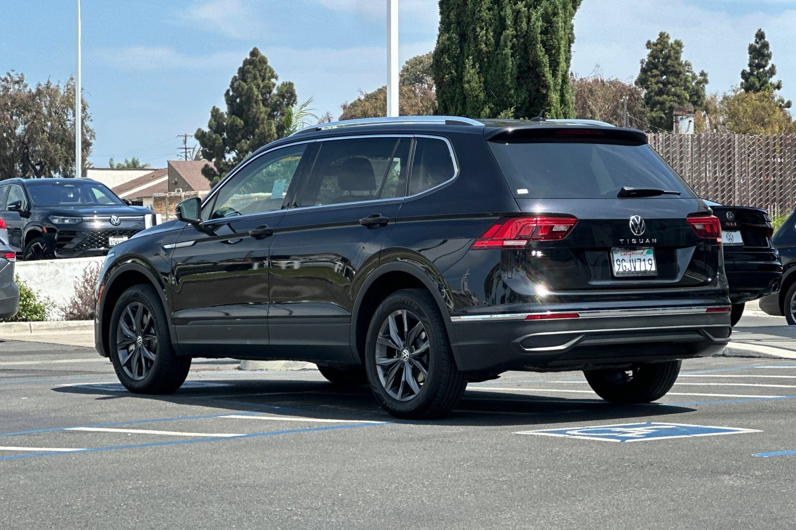 Used 2023 Volkswagen Tiguan SE FWD image 7
