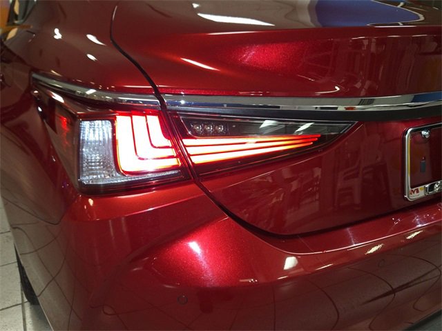 Used 2019 Lexus ES 350 Ultra Luxury image 29