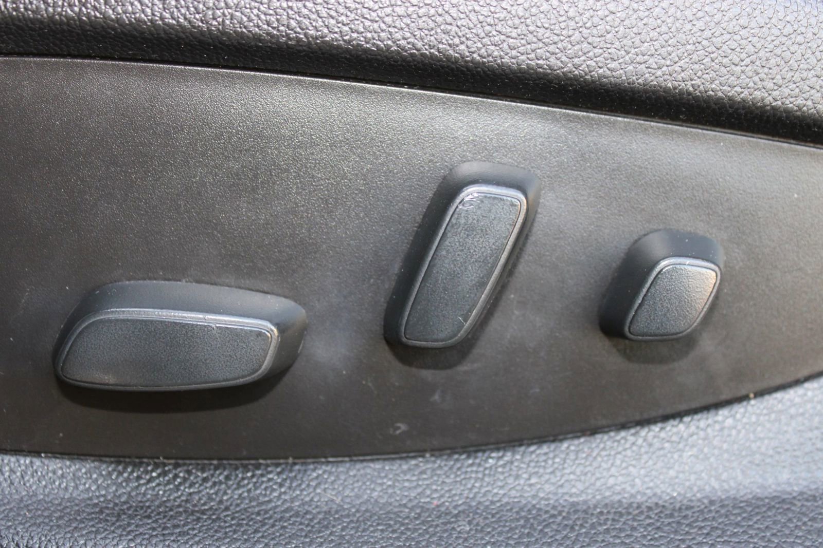 Used 2019 GMC Yukon XL SLT w/ Graphite Performance Edition image 10