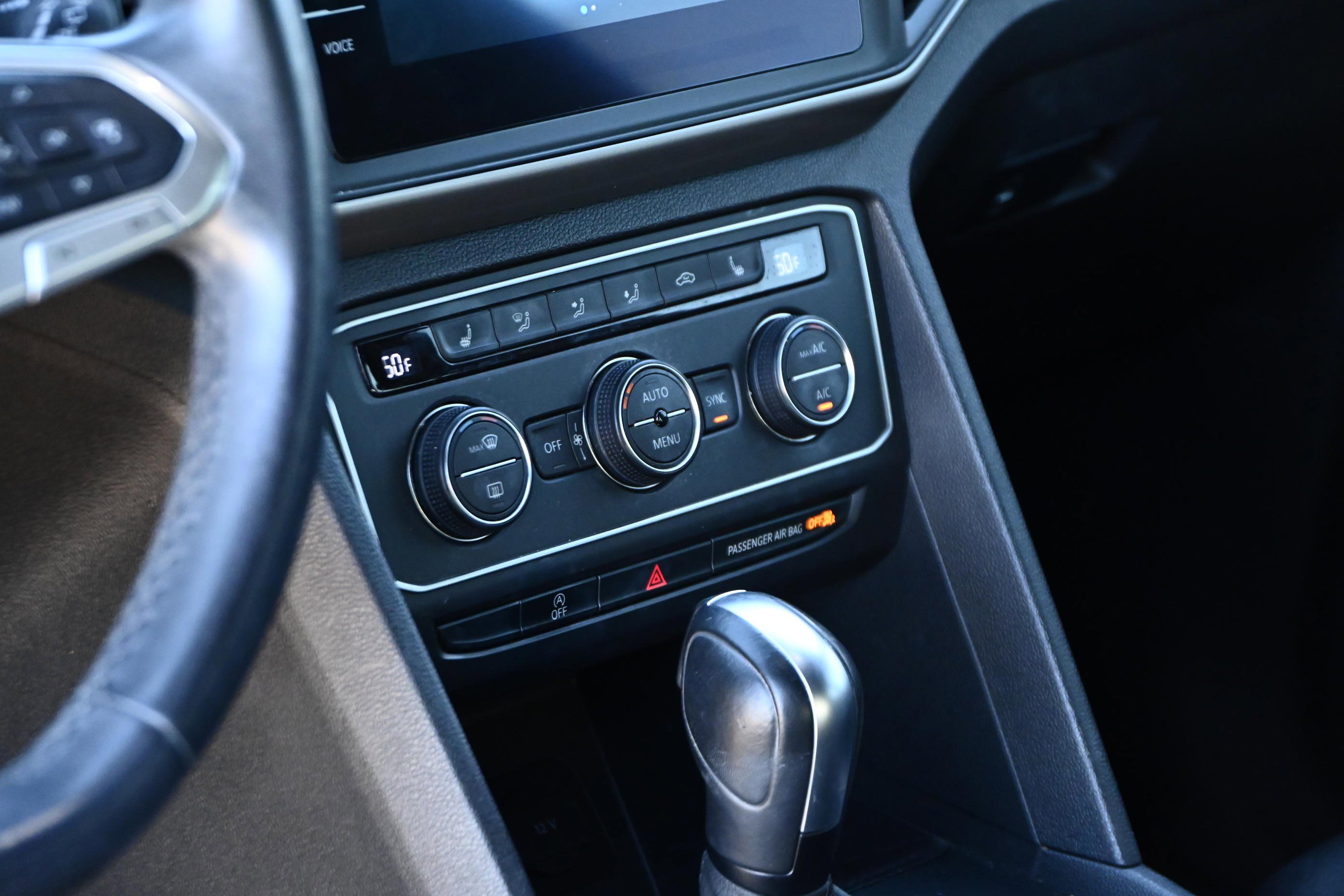 Used 2020 Volkswagen Atlas Cross Sport SE w/ Panoramic Sunroof Package image 21