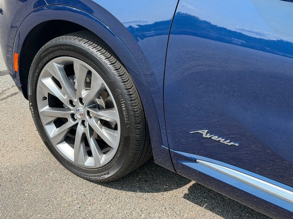 Certified 2022 Buick Envision Avenir w/ Technology Package II AWD/4WD image 8