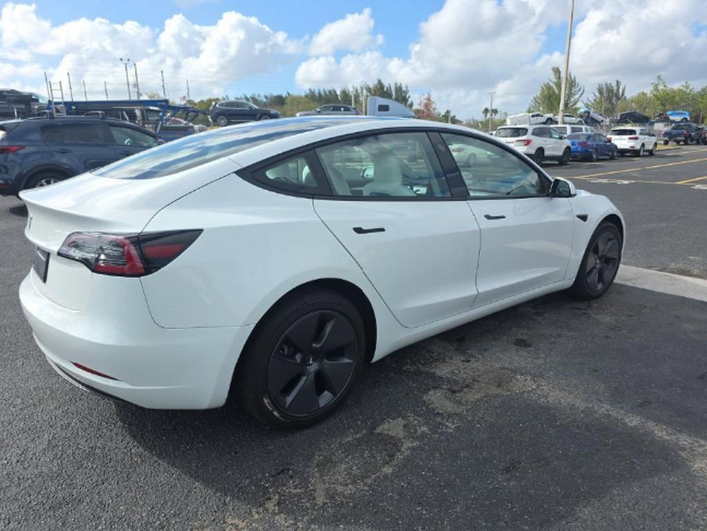 Used 2023 Tesla Model 3 Standard Range image 4