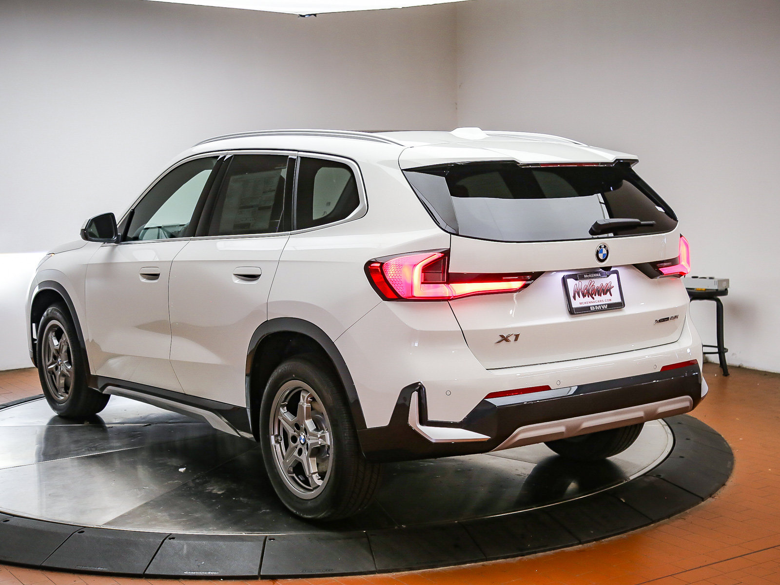 New 2027 BMW X1 xDrive28i AWD/4WD image 5