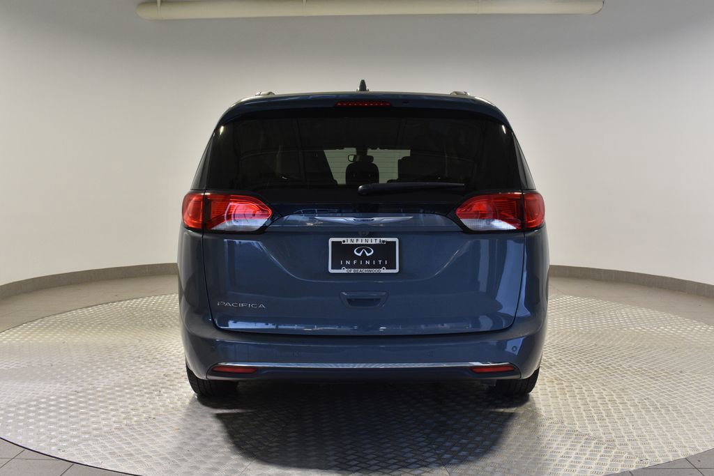 Used 2020 Chrysler Pacifica Touring-L Plus image 4