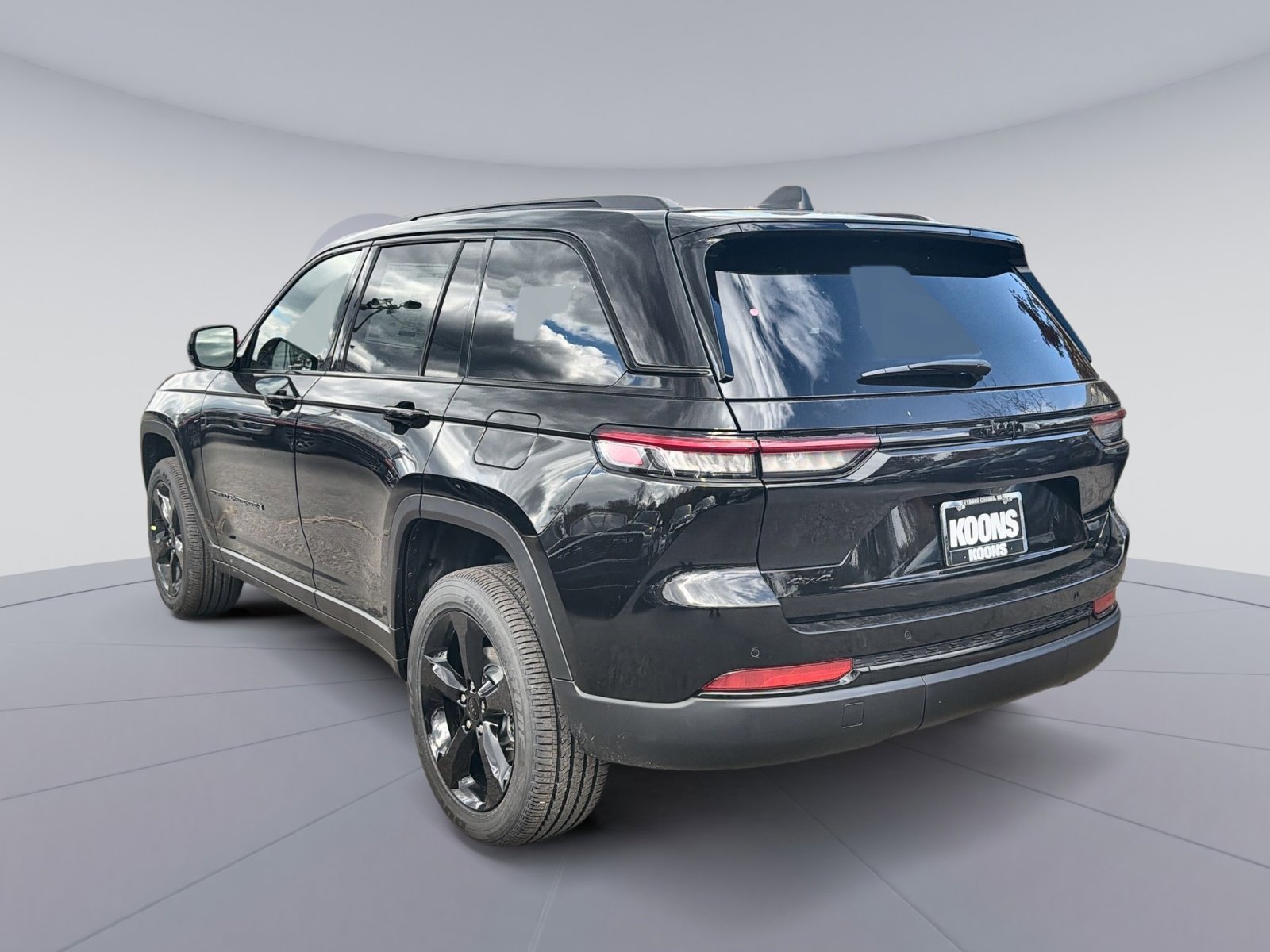 New 2025 Jeep Grand Cherokee Laredo image 4