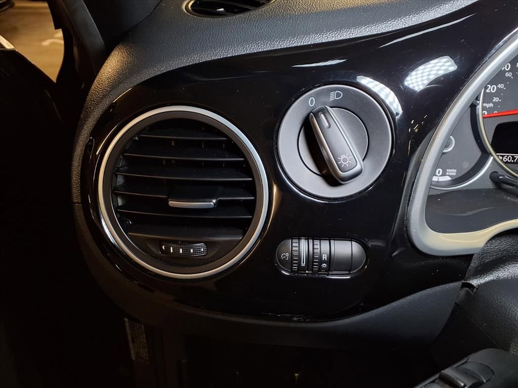 Used 2015 Volkswagen Beetle 1.8T image 12