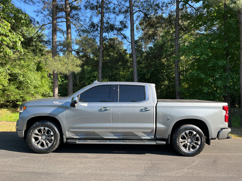 Used 2024 Chevrolet Silverado 1500 High Country w/ Technology Package AWD/4WD image 5