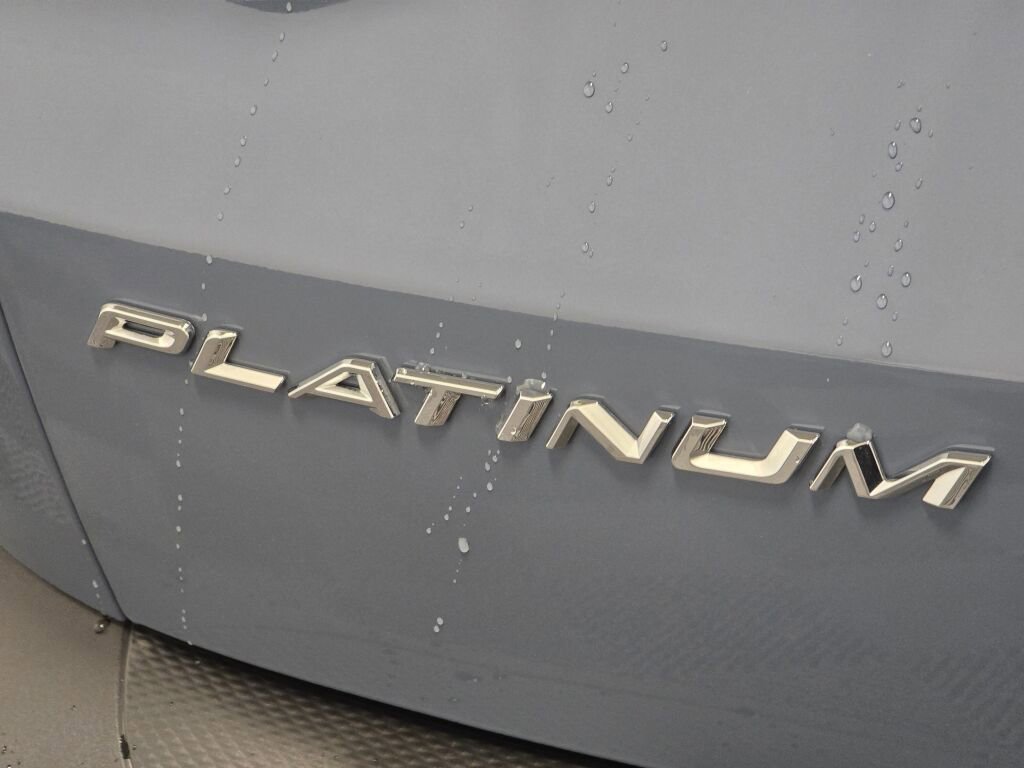 Used 2025 Ford Escape Platinum w/ Premium Technology Package image 30