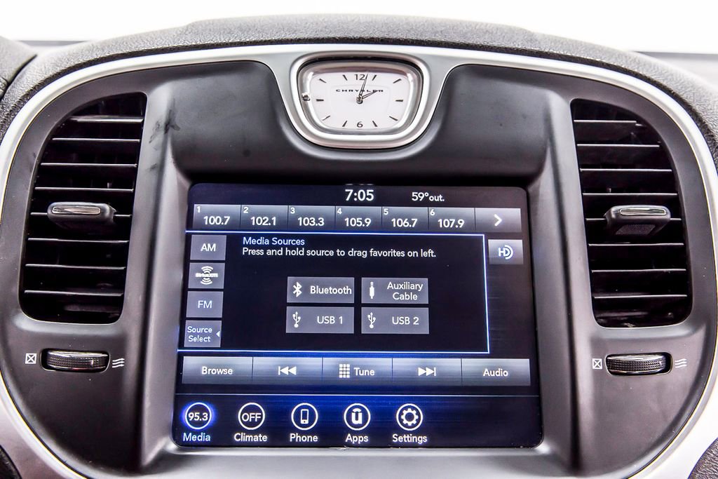 Used 2023 Chrysler 300 Touring w/ Sport Appearance Package image 16