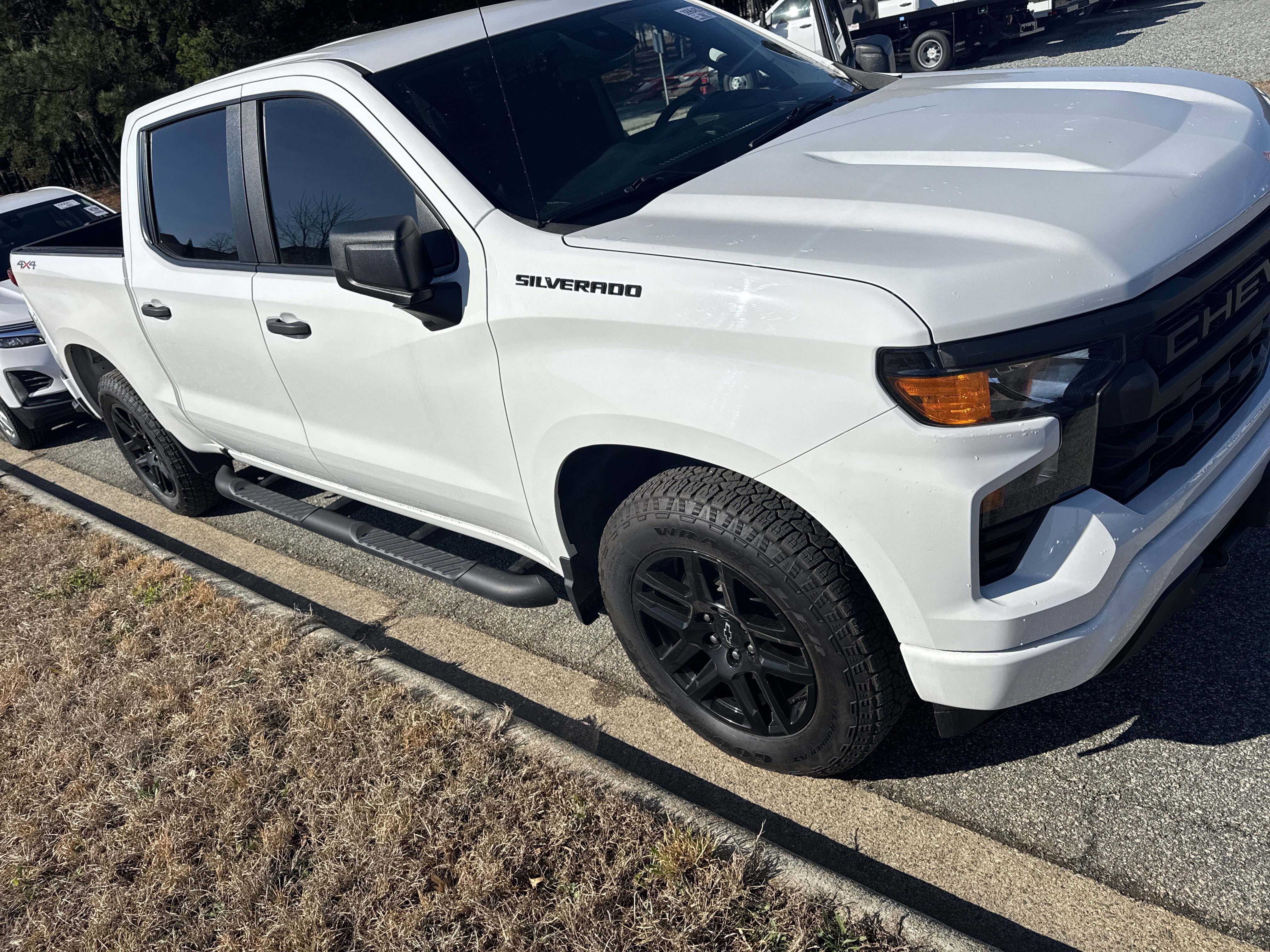 Used 2023 Chevrolet Silverado 1500 Custom image 2