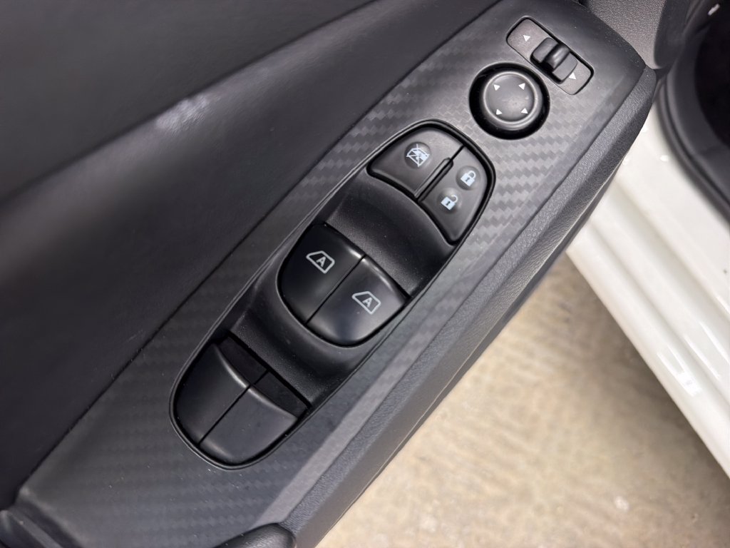 Used 2025 Nissan Altima 2.5 SV FWD image 17
