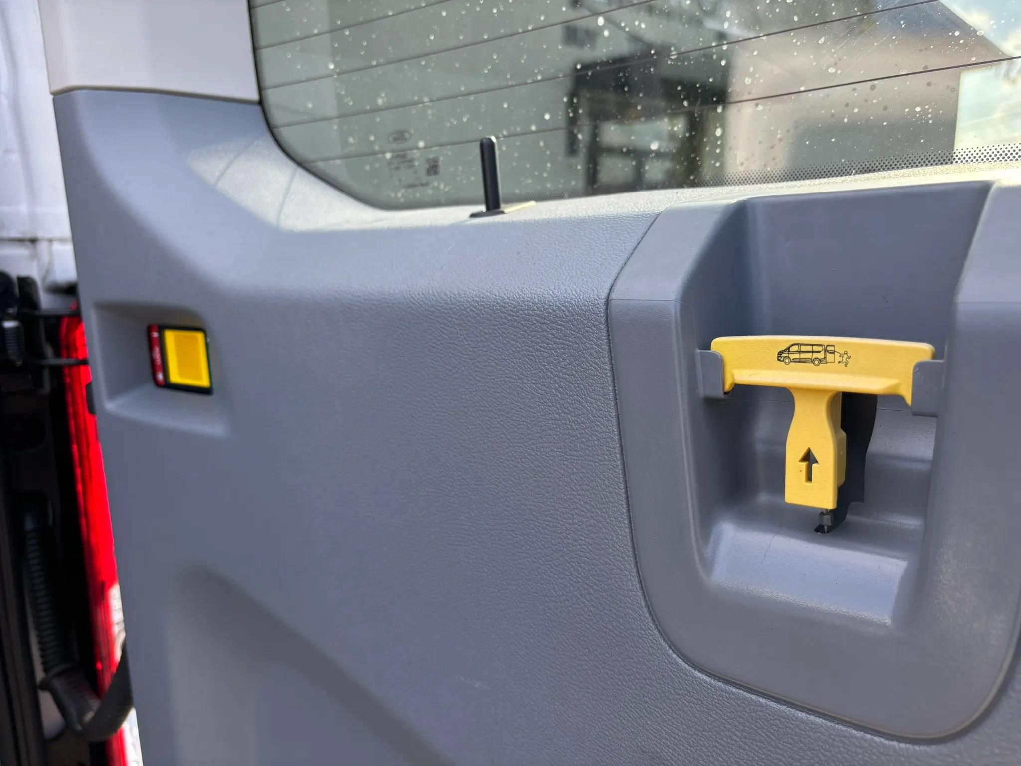Used 2018 Ford Transit 150 XL RWD image 45