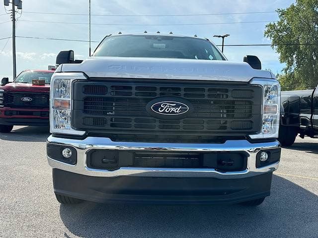 New 2027 Ford F350 XL w/ XL Chrome Package AWD/4WD image 2