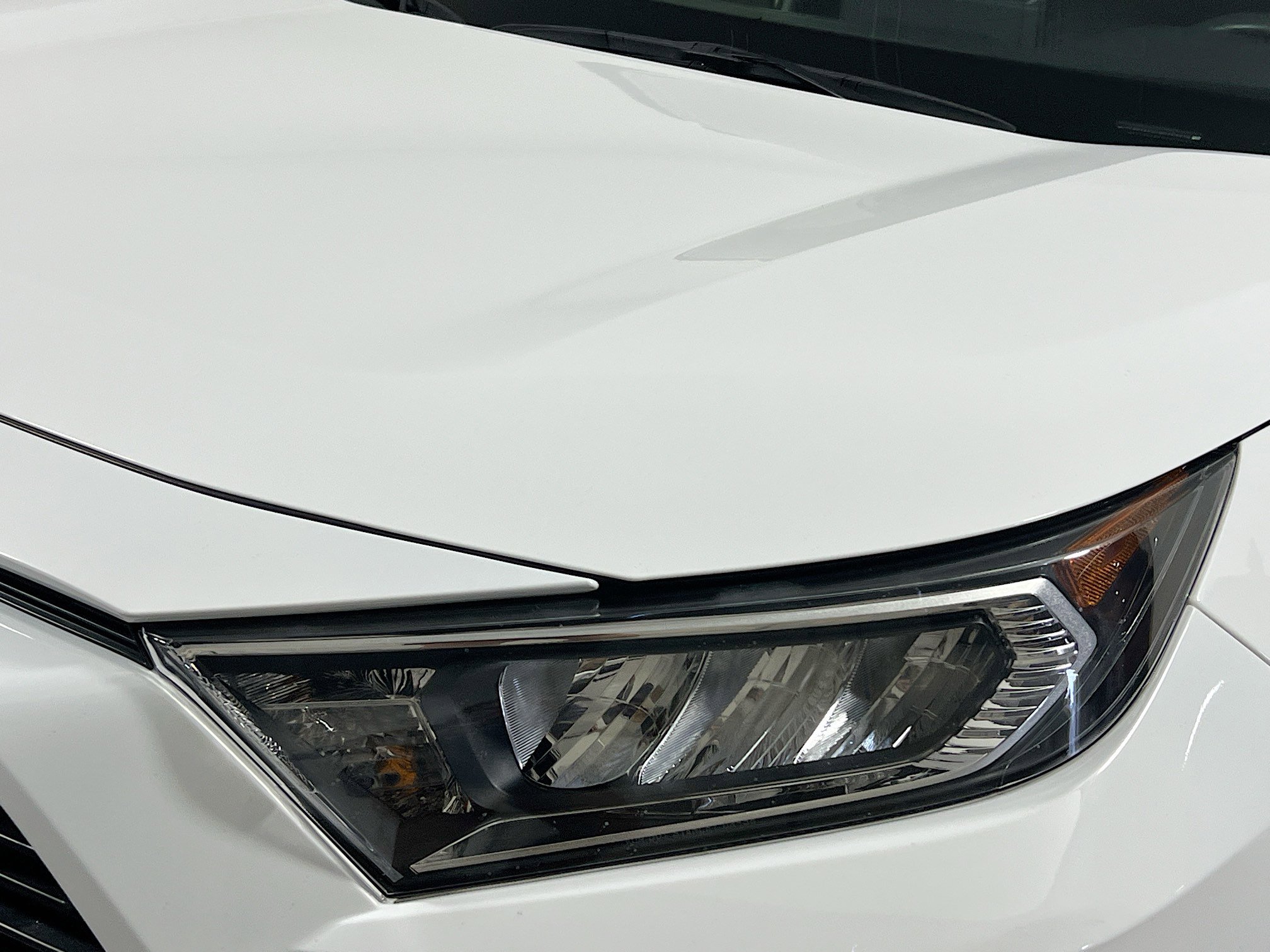 Used 2021 Toyota RAV4 XLE w/ Convenience Package FWD image 11