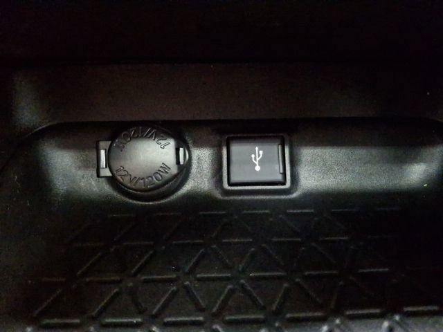 Used 2021 Toyota RAV4 XLE w/ Convenience Package image 33