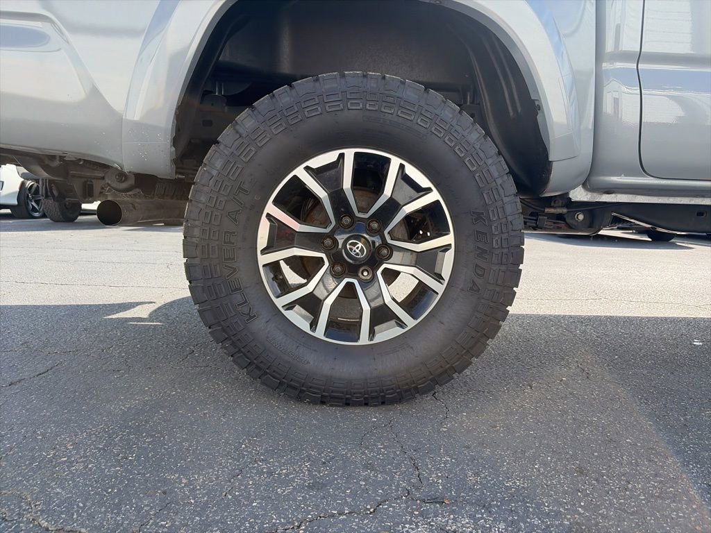 Used 2021 Toyota Tacoma TRD Off-Road image 9