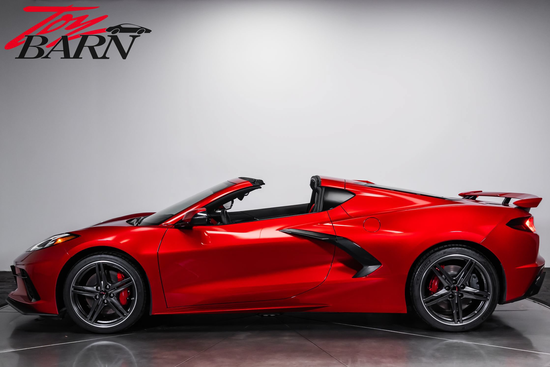 Used 2025 Chevrolet Corvette Stingray Preferred Cpe w/ Z51 Performance Package RWD image 2