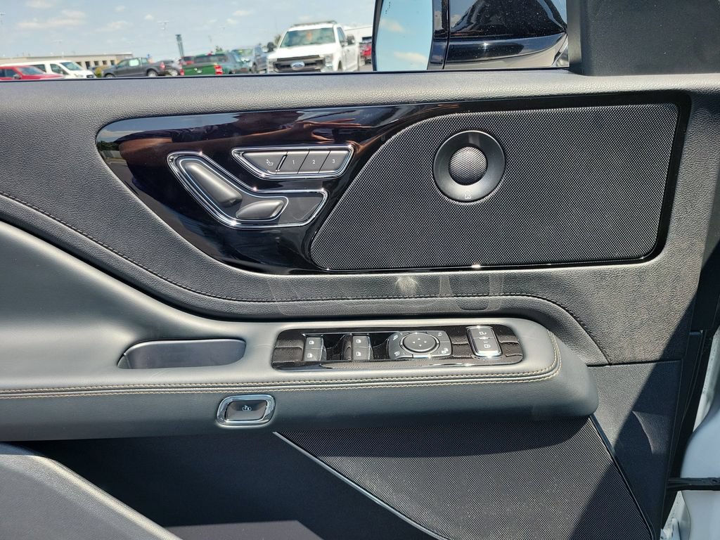 New 2026 Lincoln Aviator AWD image 20