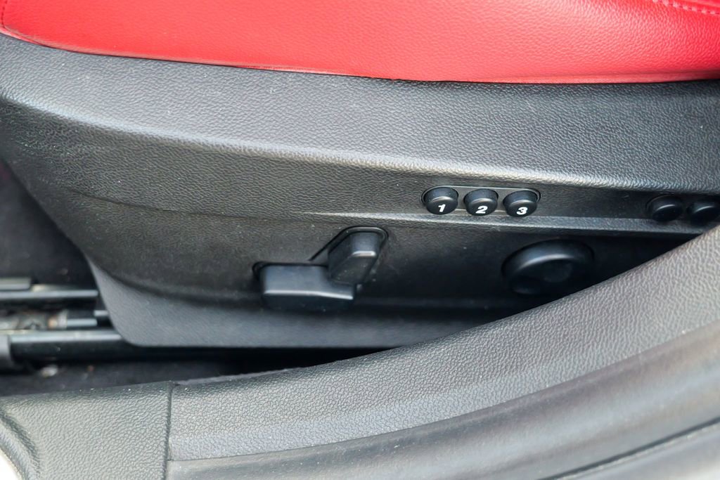 Used 2017 Alfa Romeo Giulia Ti w/ TI 19" Sport Package AWD/4WD image 25