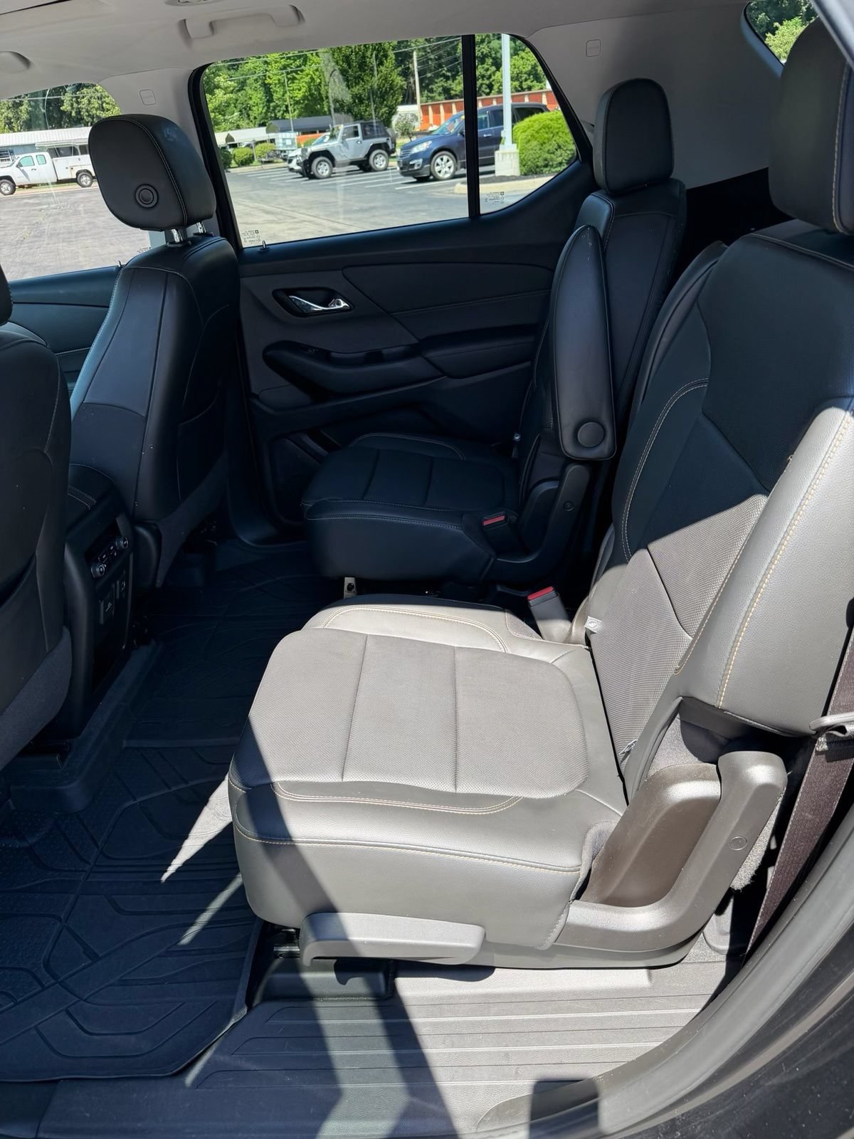Used 2020 Chevrolet Traverse Premier w/ Redline Edition AWD/4WD image 11