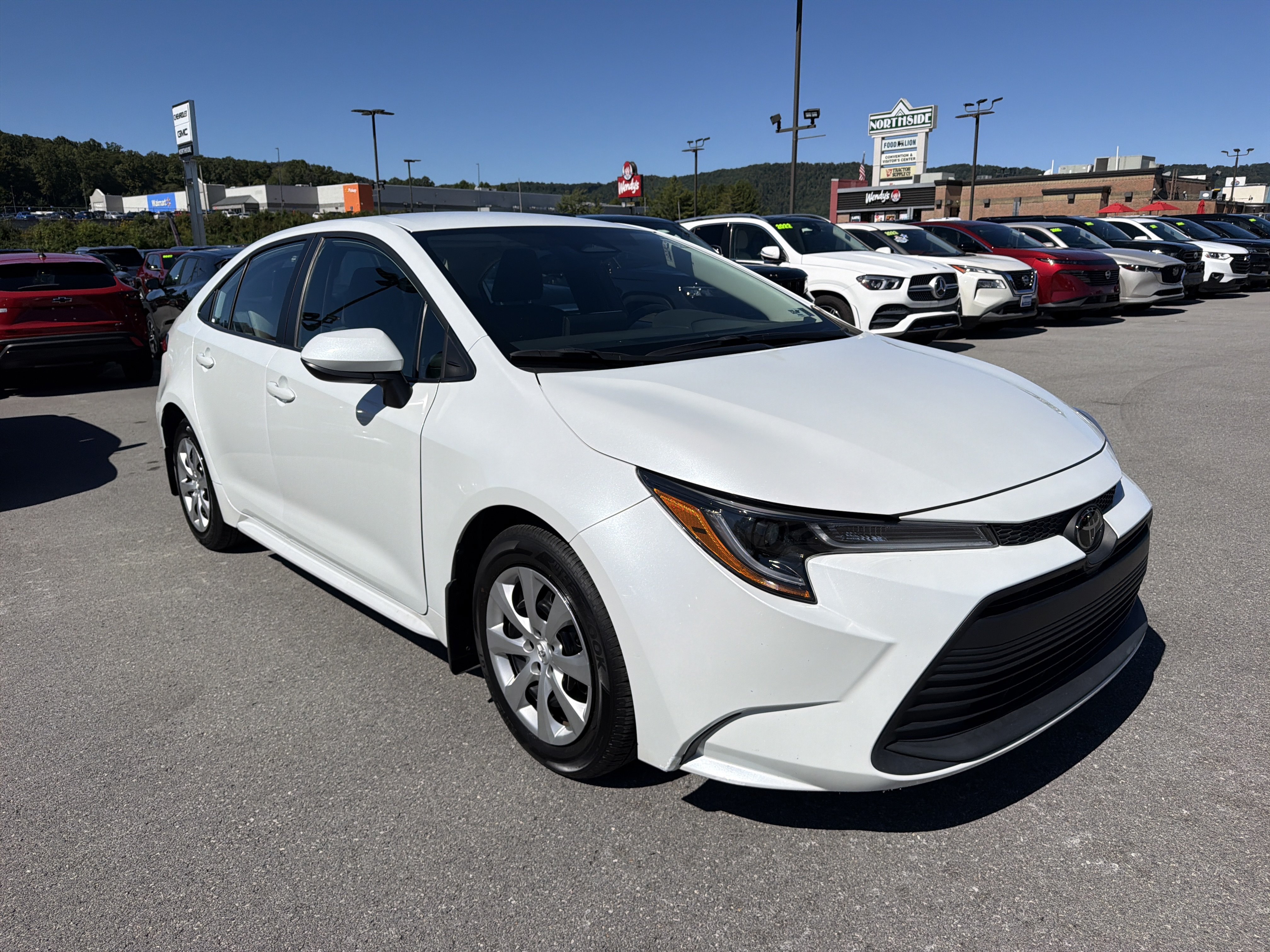 Used 2025 Toyota Corolla LE FWD image 2