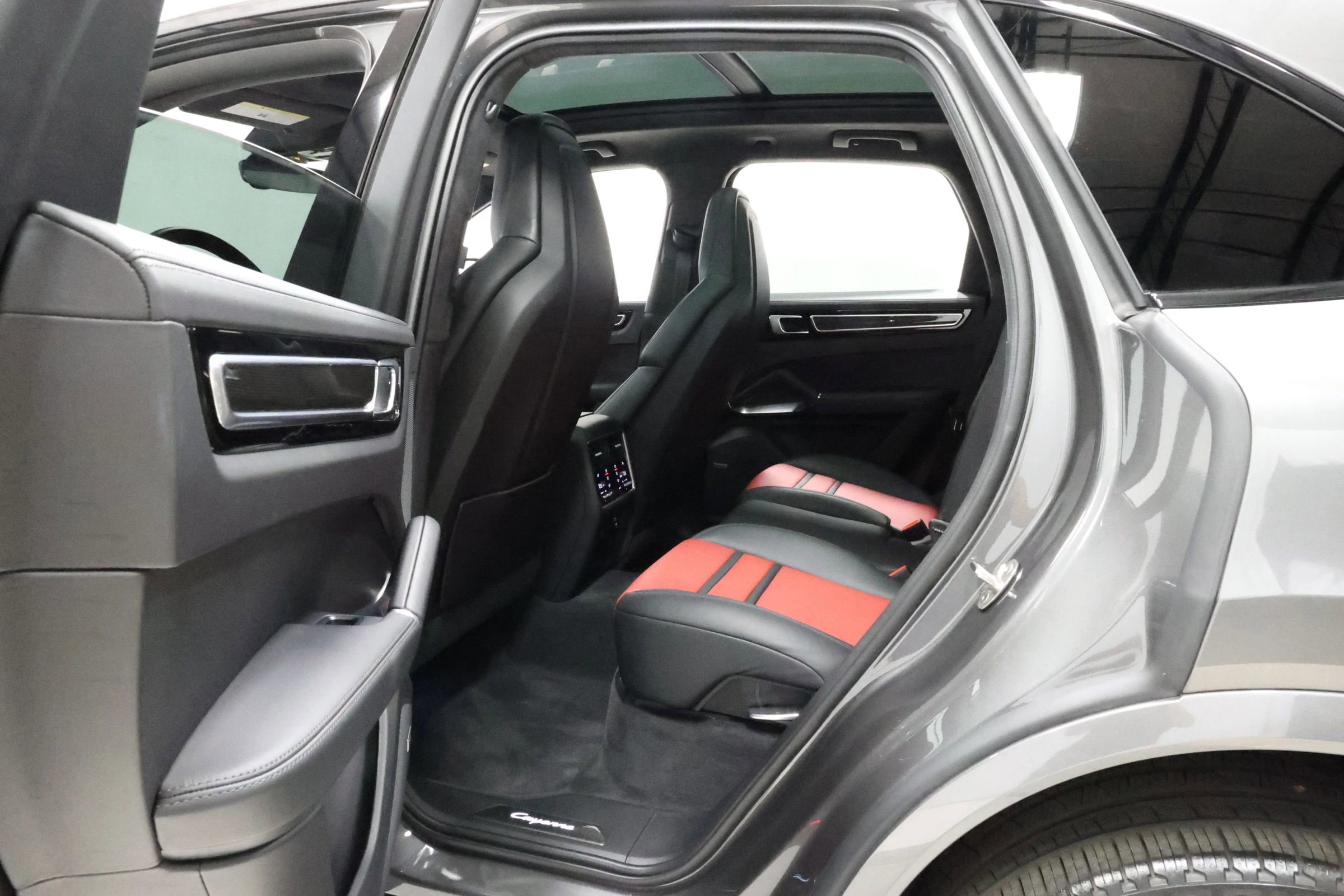 Used 2020 Porsche Cayenne Turbo image 45