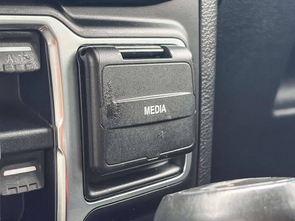Used 2019 Jeep Wrangler Unlimited Sahara AWD/4WD image 30