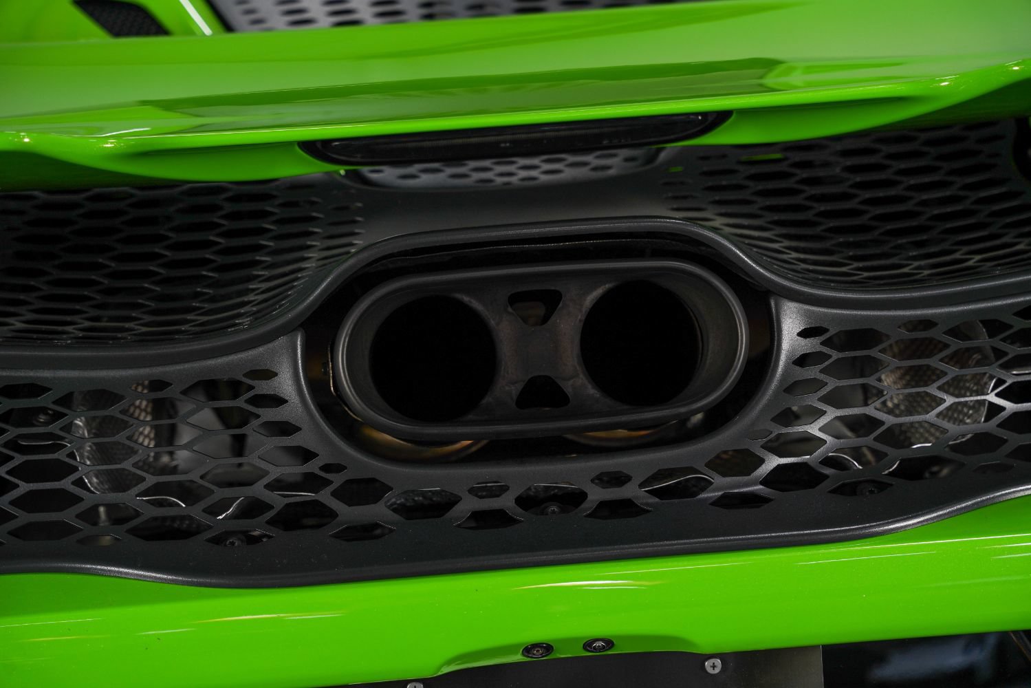 Used 2024 McLaren 750S Spider RWD image 21