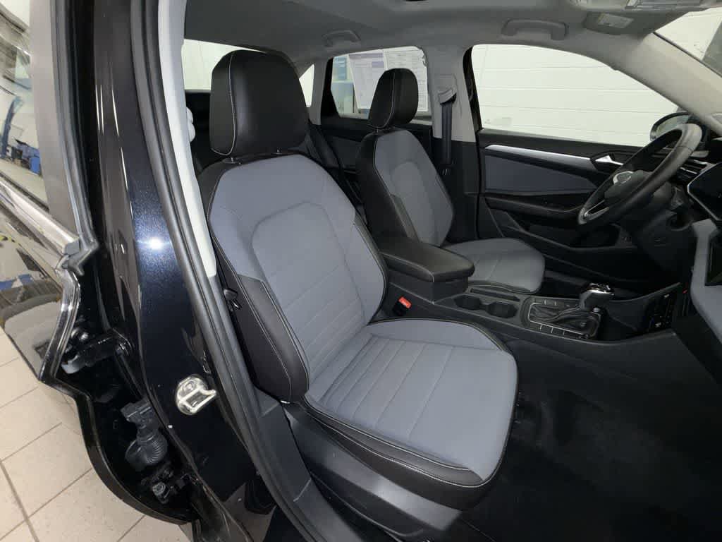 Used 2025 Volkswagen Jetta SE FWD image 16