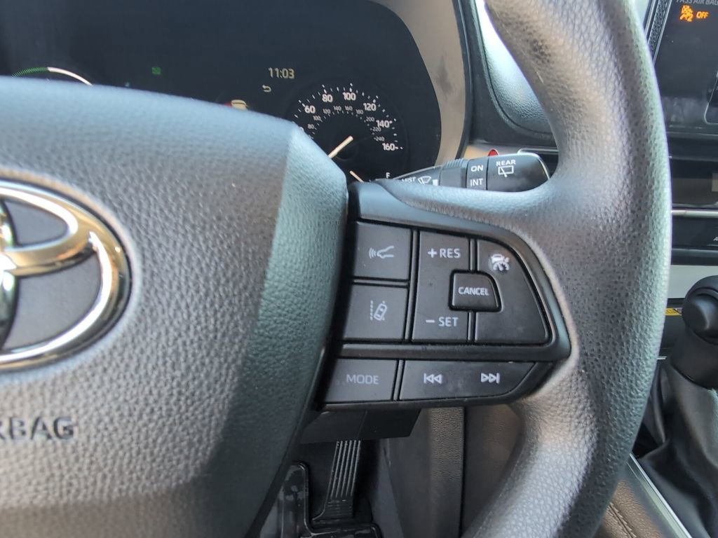 Used 2025 Toyota Sienna LE image 15