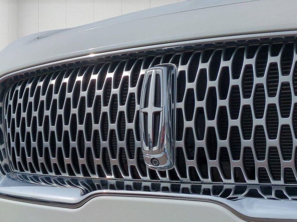 Certified 2022 Lincoln Nautilus Reserve w/ Equipment Group 202A image 9