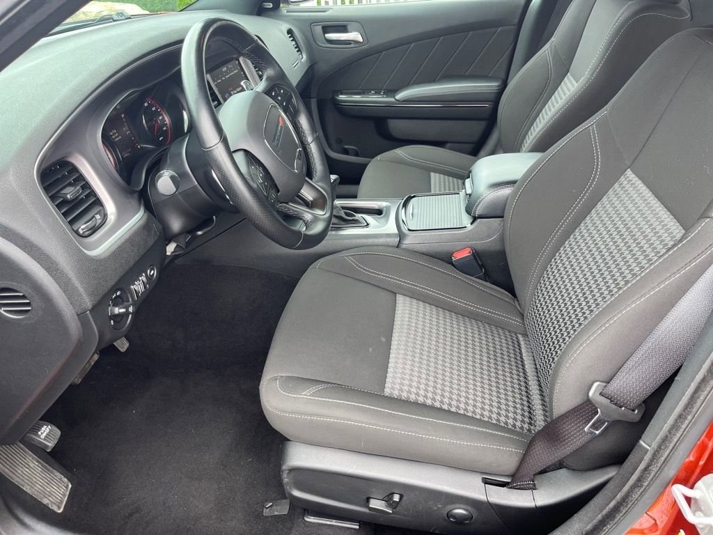 Used 2022 Dodge Charger SXT w/ Driver Convenience Group image 9