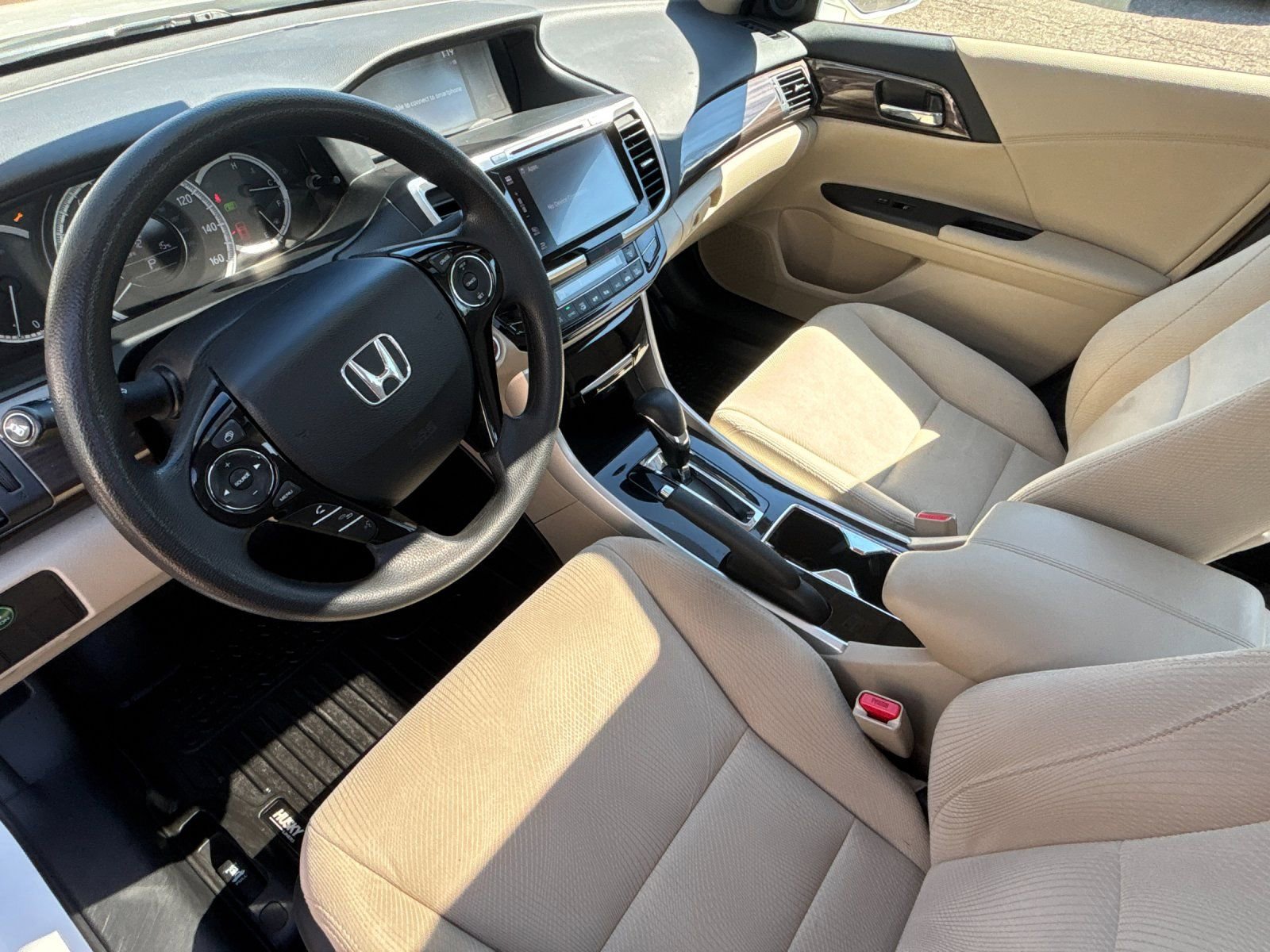 Used 2017 Honda Accord EX image 11