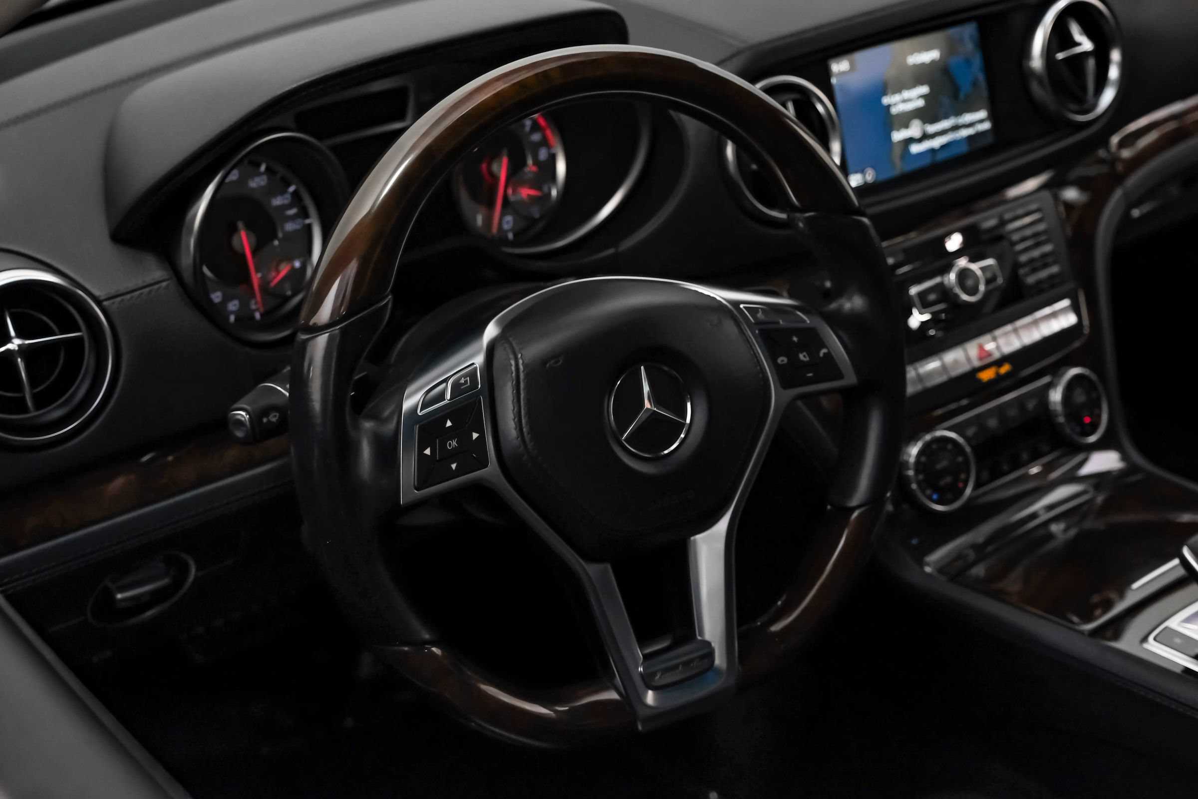 Used 2014 Mercedes-Benz SL 550 image 9