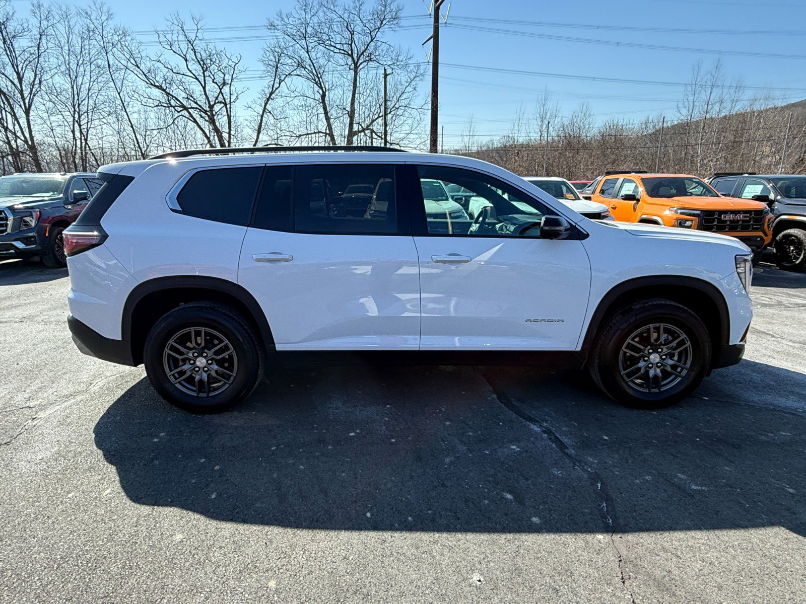 Used 2025 GMC Acadia Elevation image 6