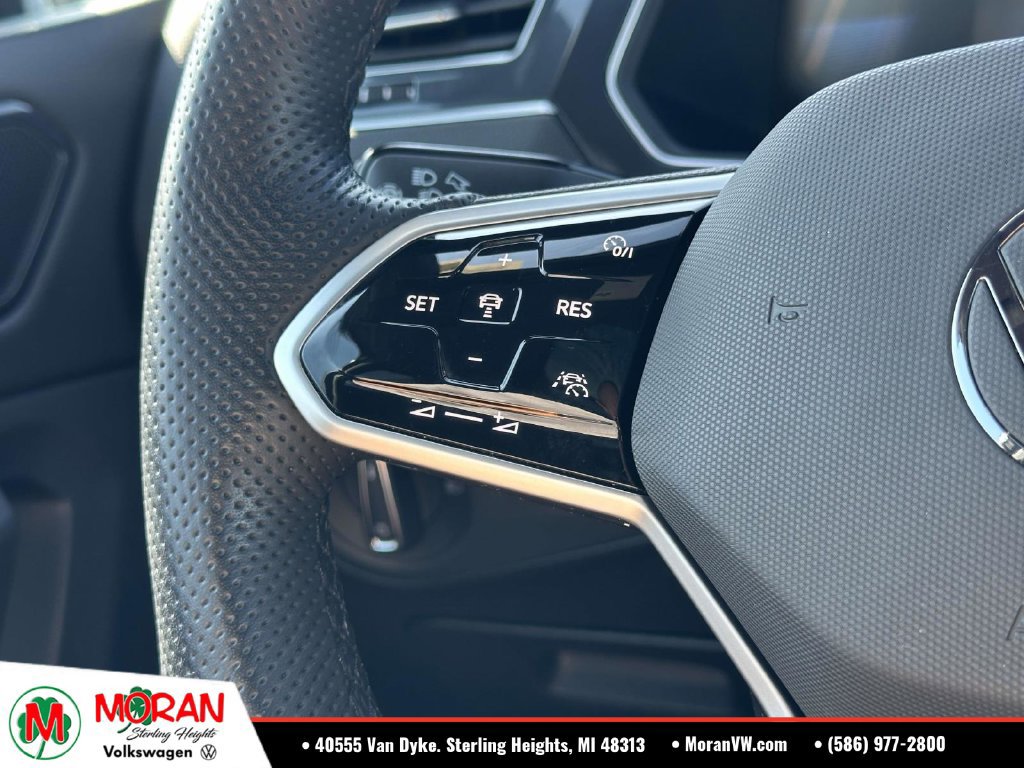 Used 2024 Volkswagen Tiguan SE R-Line AWD/4WD image 25