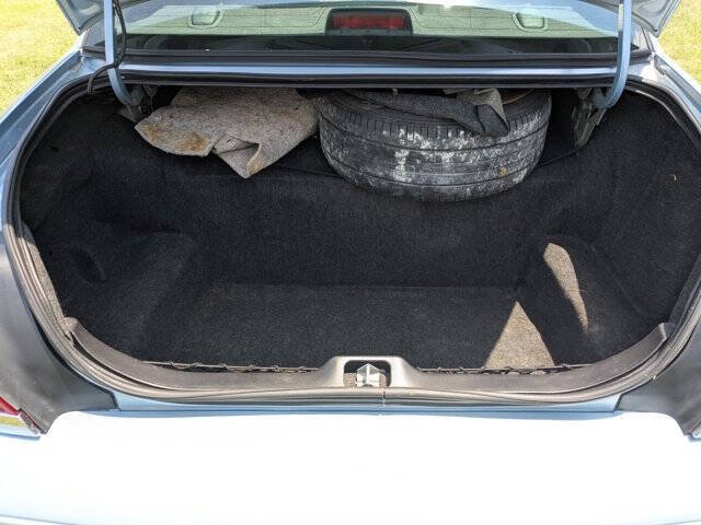 Used 2003 Ford Crown Victoria LX RWD image 26