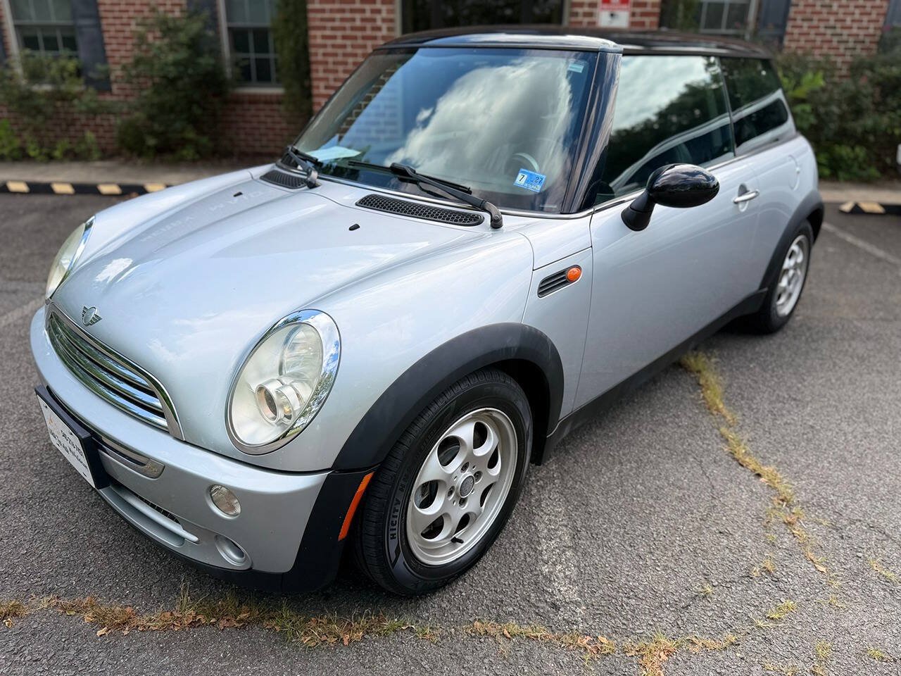 Used 2006 MINI Cooper Hardtop FWD video 1