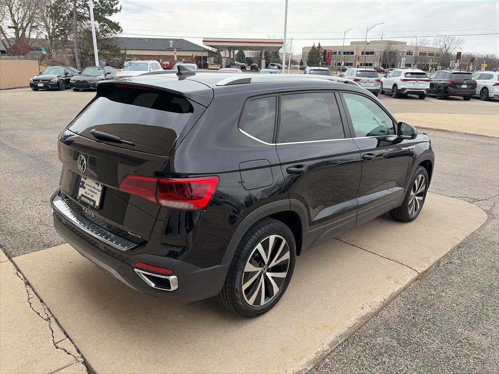 Certified 2022 Volkswagen Taos SE image 9