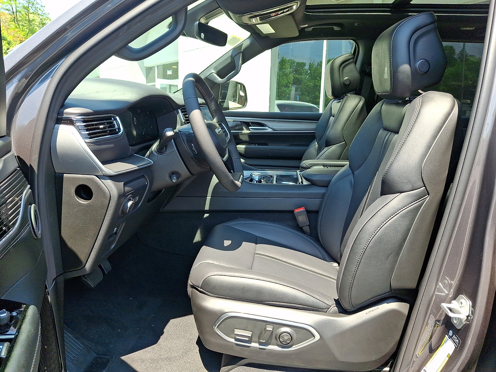 New 2026 Jeep Grand Wagoneer Limited AWD/4WD image 9