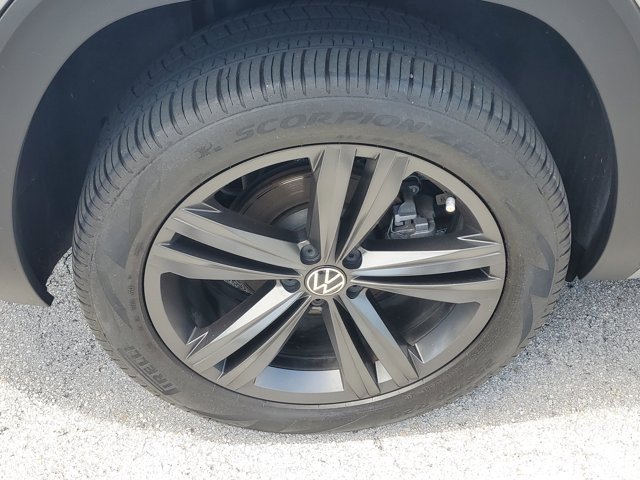 Used 2022 Volkswagen Atlas Cross Sport SEL R-Line AWD/4WD image 9
