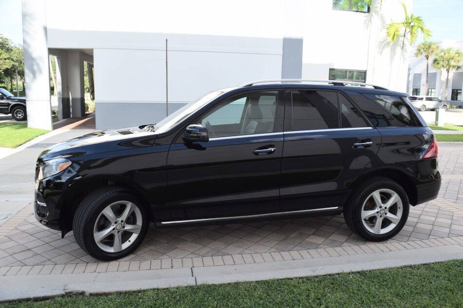 Used 2016 Mercedes-Benz GLE 300d 4MATIC w/ Premium Package image 4
