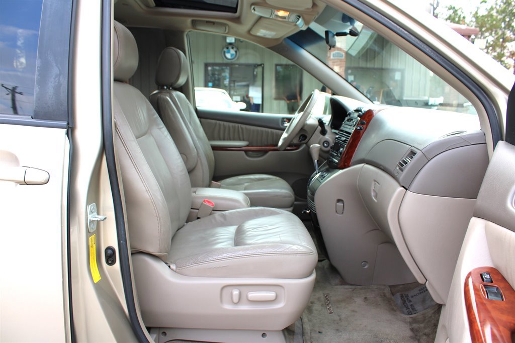 Used 2005 Toyota Sienna XLE image 16
