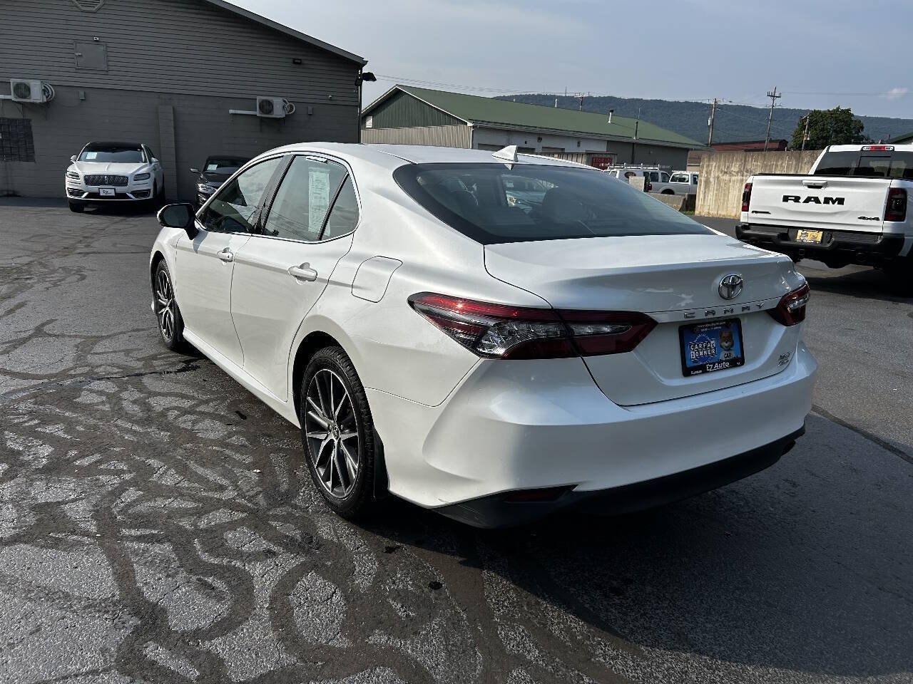 Used 2021 Toyota Camry XLE AWD/4WD image 7