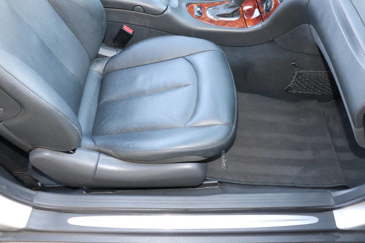 Used 2005 Mercedes-Benz CLK 320 Cabriolet image 46