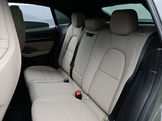 New 2025 Porsche Macan 4S Electric AWD/4WD image 14