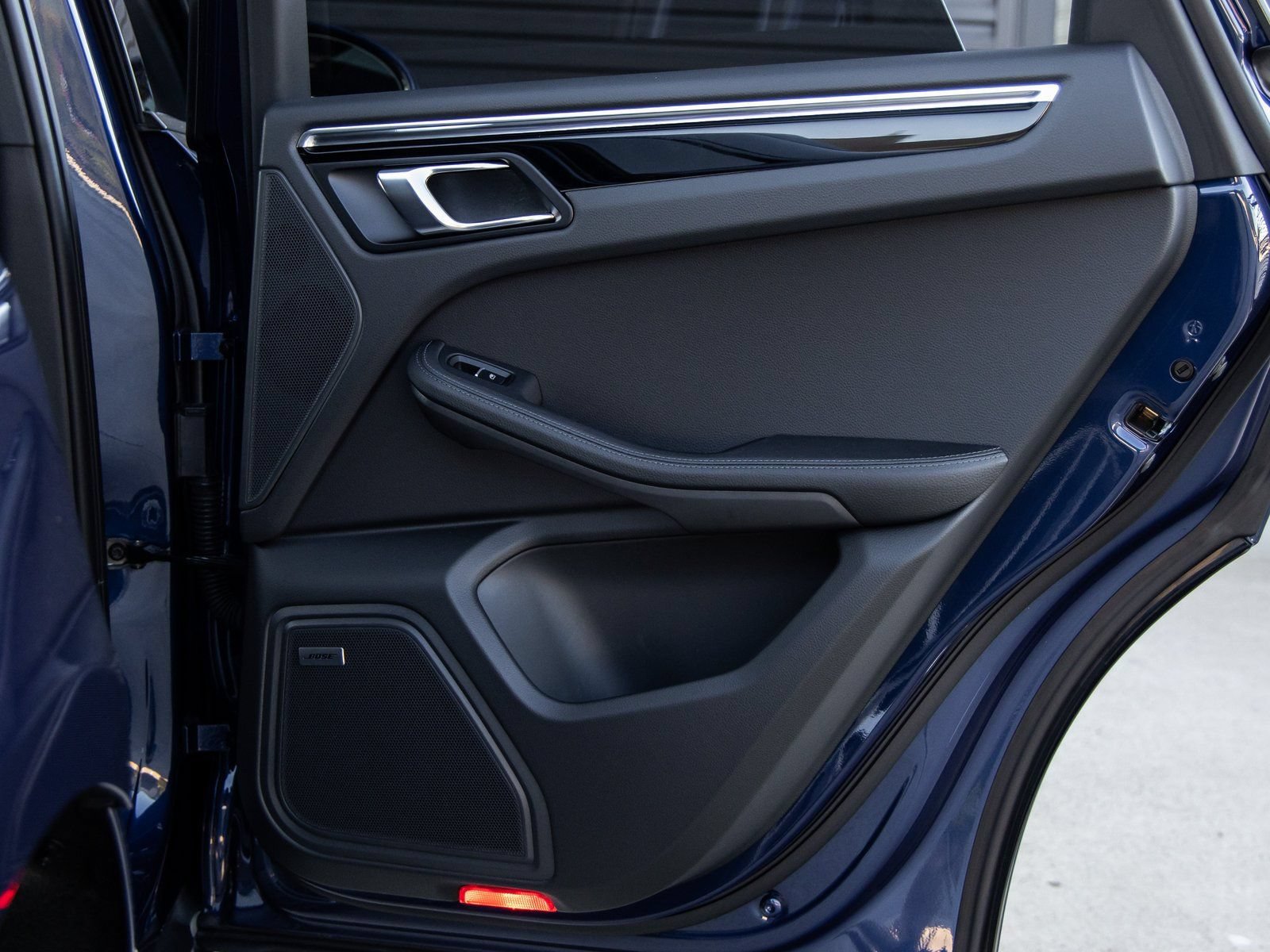 Certified 2026 Porsche Macan AWD/4WD image 40