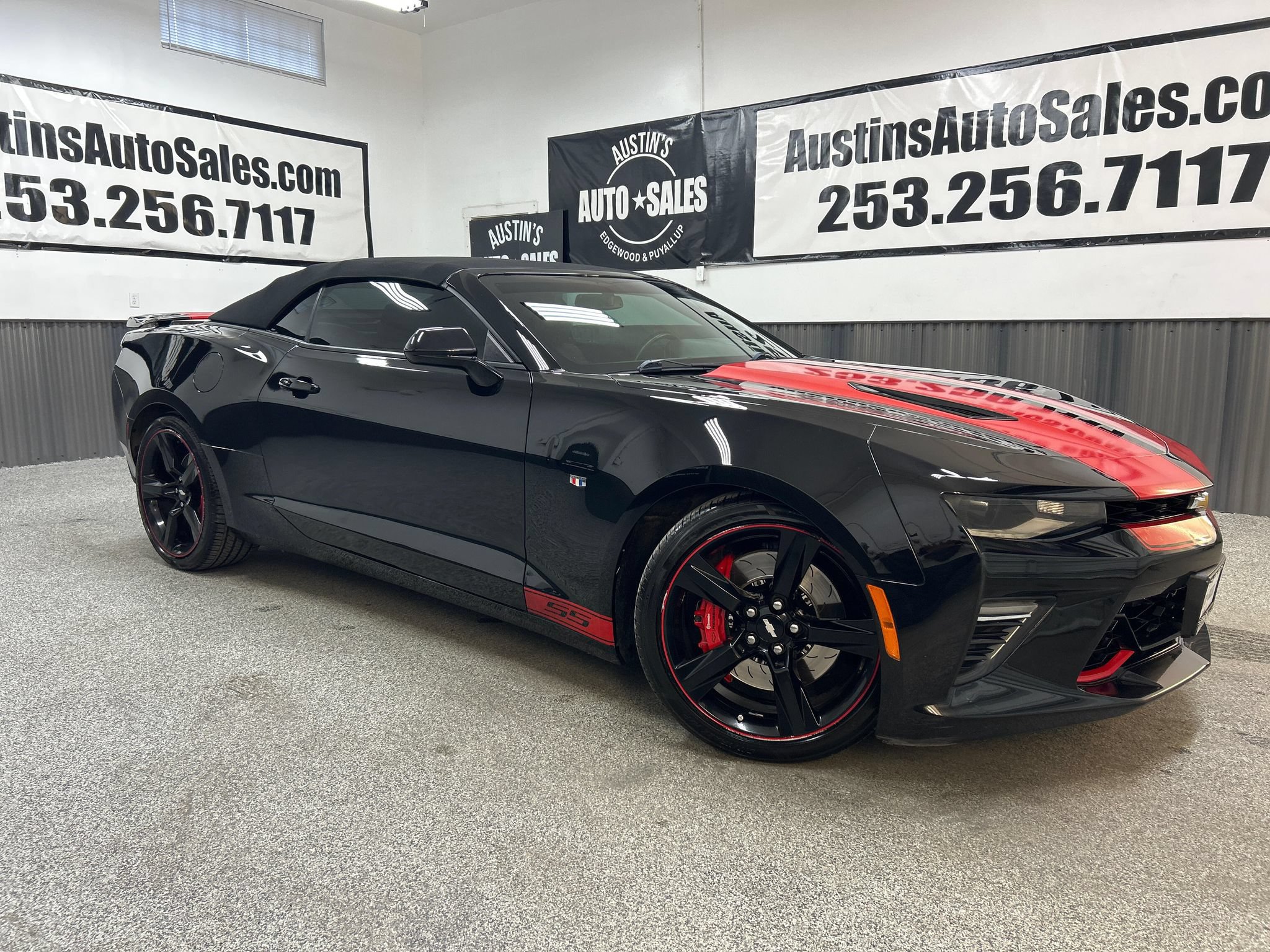 Used 2018 Chevrolet Camaro SS RWD image 1