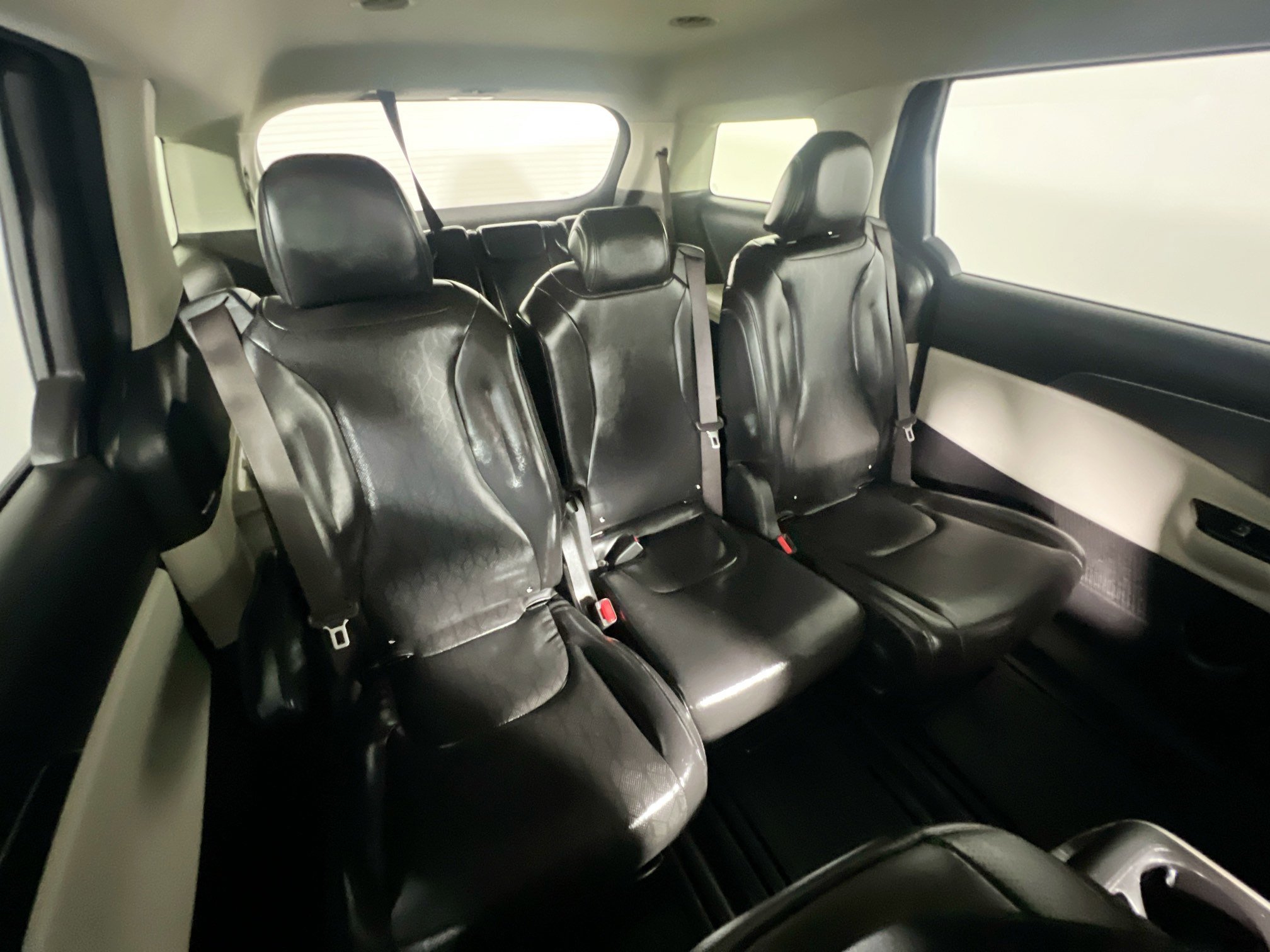 Used 2023 Kia Carnival LX image 33