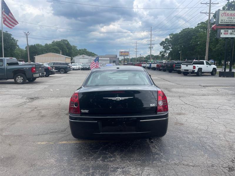 Used 2010 Chrysler 300 Touring RWD image 6